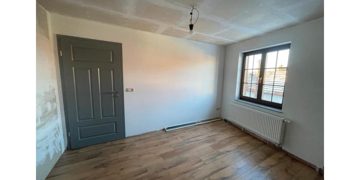 Dachgeschoßwohnung Drei Gleichen - 3.5 Zimmer, 82 m&sup2;, 779&euro; | Angebot:24554817