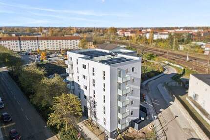 Exklusives Wohnen im Zentrum: 4 Raum Wohnung mit Balkon - Erstbezug 4 zimmer