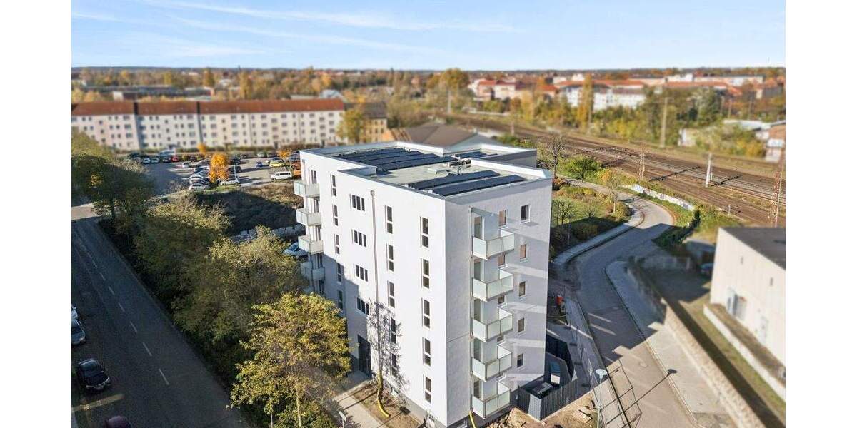 Exklusives Wohnen im Zentrum: 4 Raum Wohnung mit Balkon - Erstbezug 4 zimmer