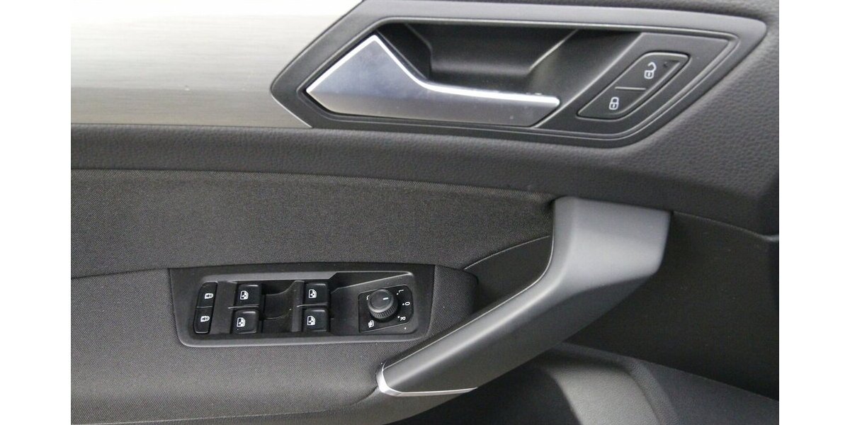 VW Touran TSI Comfortline 7-SITZ+NAVI+STANDHEIZUNG 16.192 km 30.700 &euro; Hagenow 19230