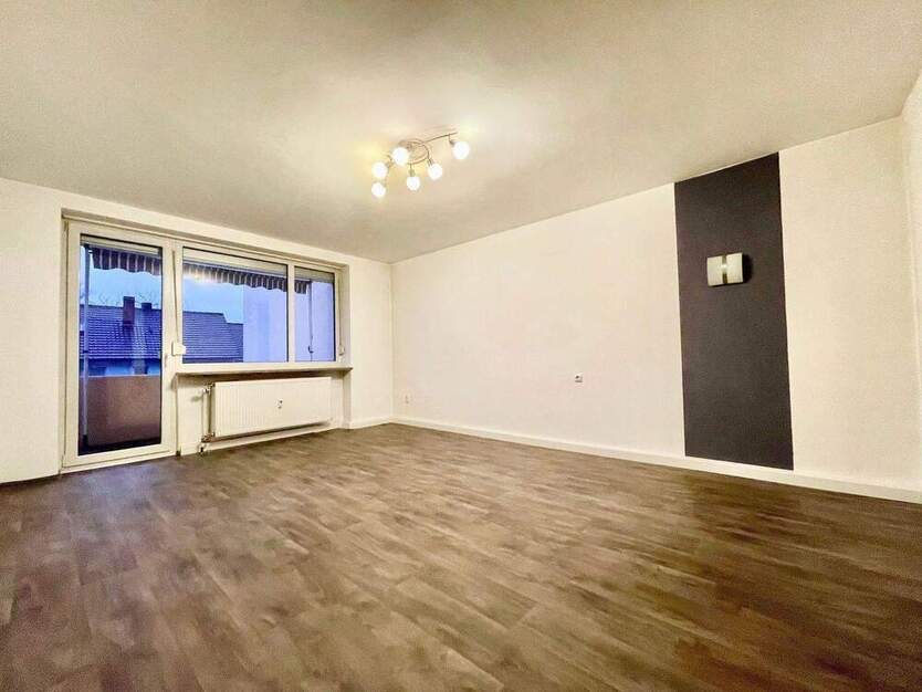 Helle 2-Zimmer-Wohnung mit großem Südwestbalkon & ca. 63,1 qm im obersten Stock