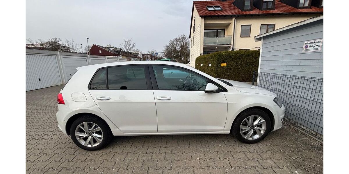 VW Golf 95.000 km 9.000 &euro; Fürstenfeldbruck 82256