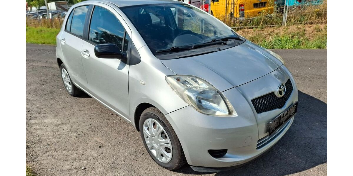 Toyota Yaris 102.000 km 2.399 &euro; Eichenzell 36124