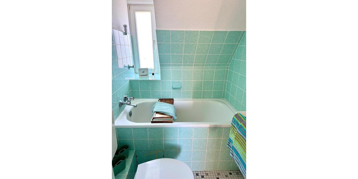 Dachgeschoßwohnung Wilhelmshaven Fedderwardergroden - 2 Zimmer, 32 m&sup2;, 400&euro; | Angebot:25843354