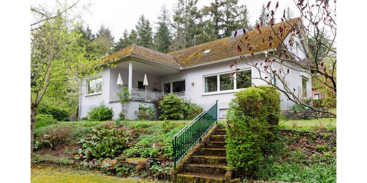 Trier-Feyen - Großzügiges freistehendes Wohnhaus in individueller Lage mit viel Grün - Einfamilienhaus Trier Feyen-Weismark | Angebot:26441155