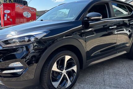Hyundai TUCSON 136.000 km 13.499 &euro; Rellingen 25462