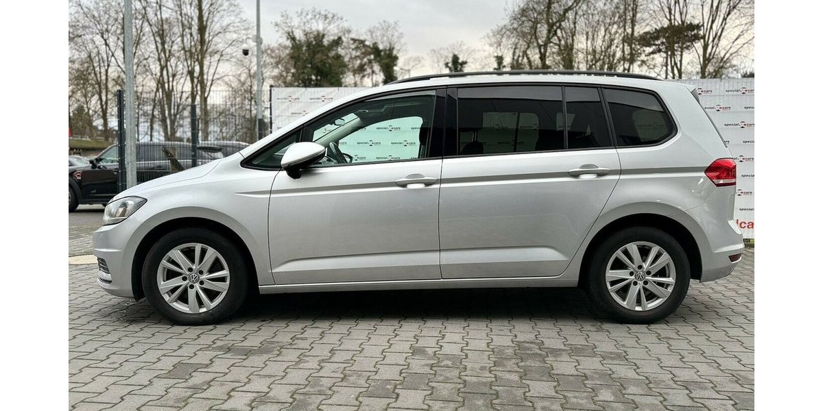 VW Touran 7 Sitze / Automatik / AHK / 1. Hd / Navi 110.000 km 23.490 &euro; Mönchengladbach 41066