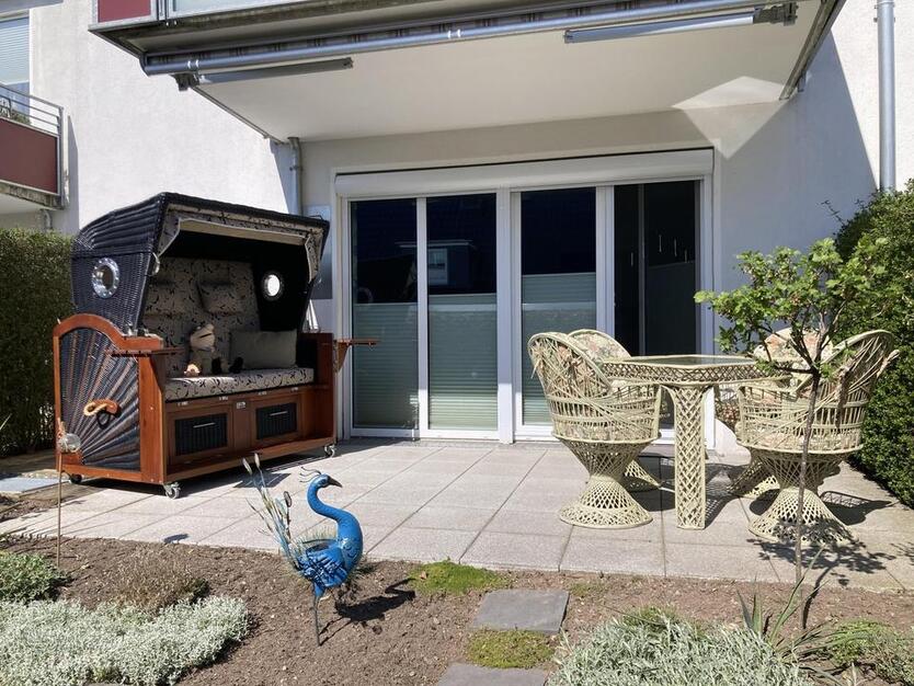 Reserviert-Exklusive EG-Wohnung mit 2 TG-Stellplätzen, EBK & Aufzug – Nähe Kurpark & Ostsee