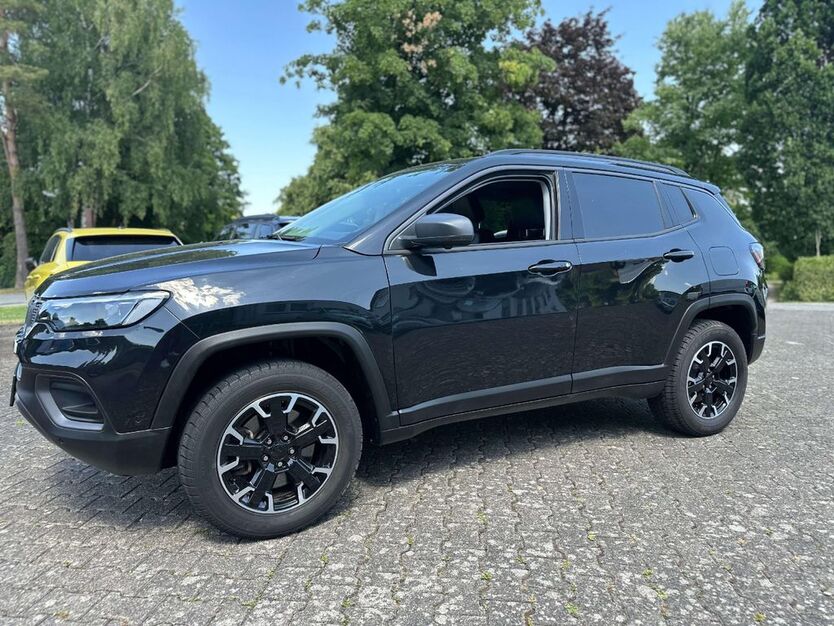 Jeep Compass 64.122 km 21.990 € Willebadessen 34439
