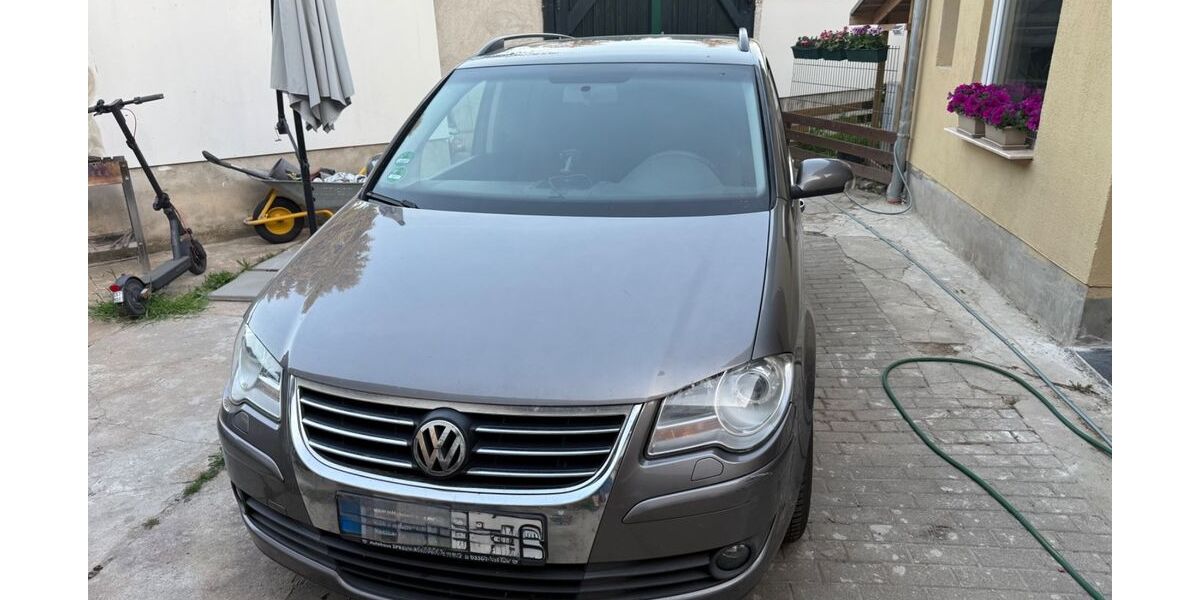 VW Touran 334.000 km 2.700 &euro; Leipzig 04177
