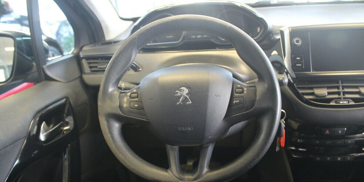 Peugeot 208 PureTech 82 Style - Panorama - 88.339 km 7.980 &euro; Euskirchen 53881