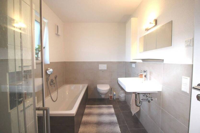 Mehr Platz für mehr Leben - neuwertige 5-Zimmer-Wohnung mit Balkon & Doppelgarage 5 zimmer