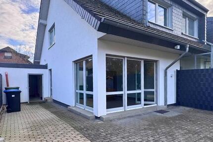 + 5PLUS + IDEAL FÜR PAARE + 2-ZIMMER-DOMIZIL MIT TERRASSE UND GARAGE IN INDEN ALTDORF + 2 zimmer