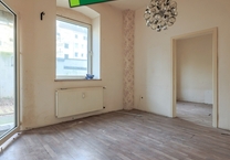 Entkernte Erdgeschoss-Wohnung mit eigenem Garten