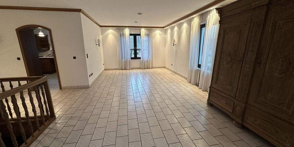 Einfamilienhaus Steinheim - 6 Zimmer, 262 m&sup2;, 299.000&euro; | Angebot:25069589