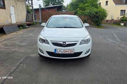 Opel Astra 338.000 km 2.499 &euro; Staffel 65556