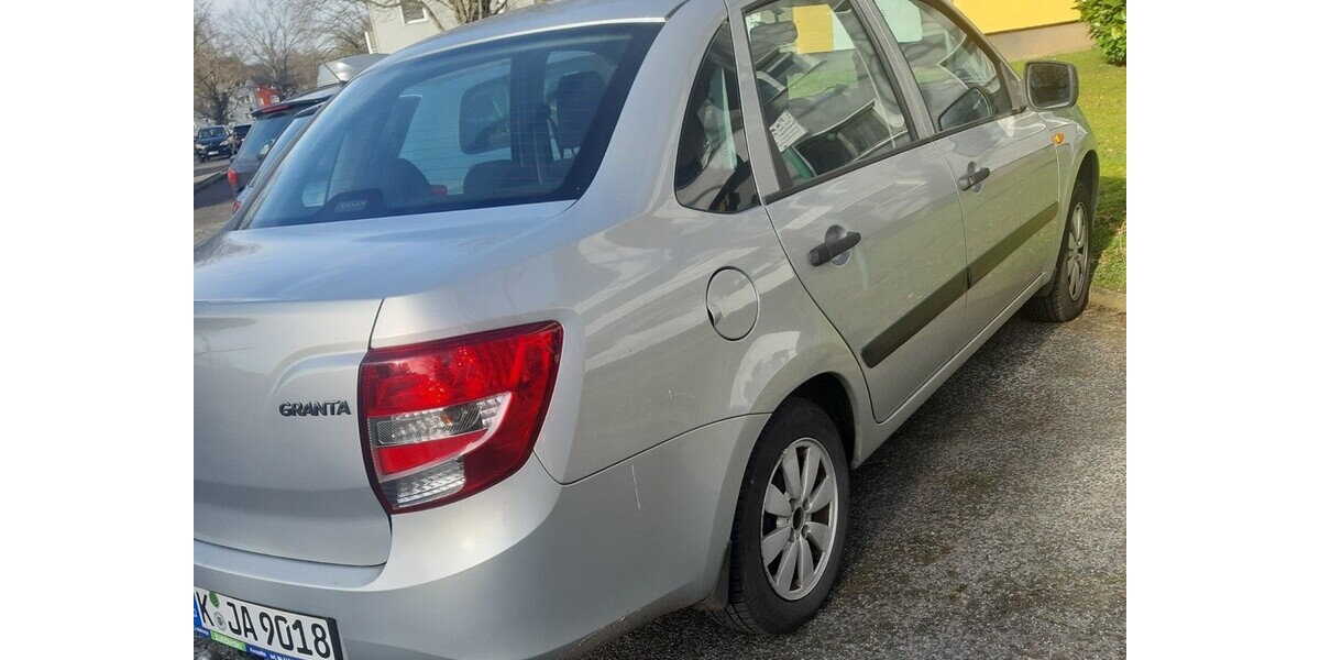 Lada Granta 140.335 km 2.200 &euro; Köln 50667