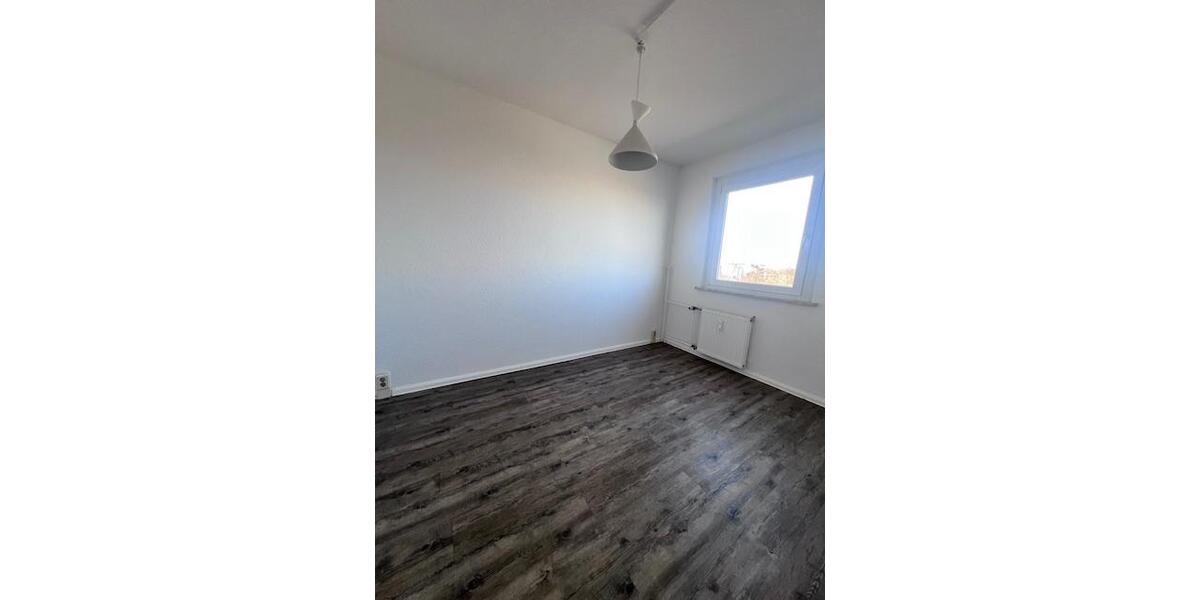 Etagenwohnung Halle (Saale) Silberhöhe - 5 Zimmer, 133 m&sup2;, 600&euro; | Angebot:25974501