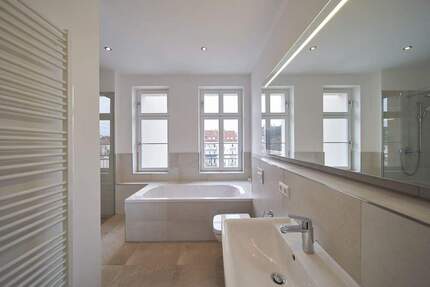 Zweitbezug + 2-Raum-Traum + Aufzug, EBK, Parkett, Fußbodenheizung, Balkon mit Süd-West-Ausrichtung, Tageslichtbad mit Wanne & Dusche, Abstellraum