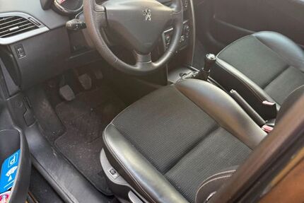 Peugeot 207 147.026 km 4.500 &euro; Bad Lausick 04651