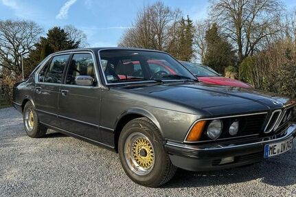 BMW 745