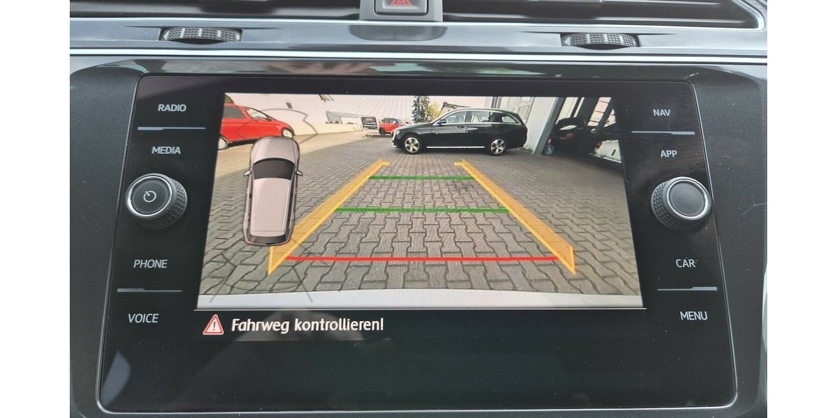 VW Tiguan Highline R-Line DSG, Navigation, LED-Schein 61.222 km 22.790 &euro; Rodgau 63110