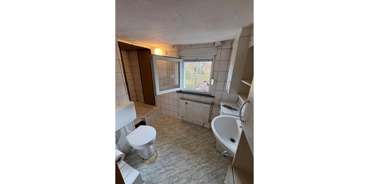 Einfamilienhaus Melsungen - 8 Zimmer, 190 m&sup2;, 109.000&euro; | Angebot:24983513