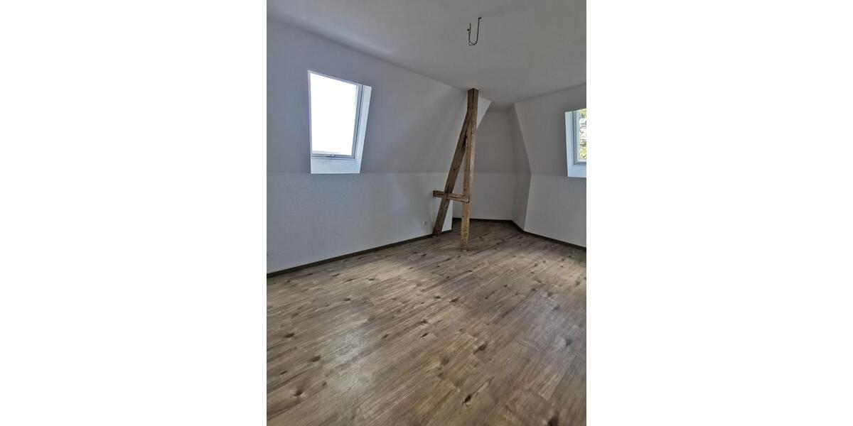 Dachgeschoßwohnung Burgstädt - 4 Zimmer, 130 m&sup2;, 950&euro; | Angebot:26150206