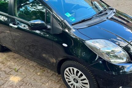 Toyota Yaris 65.300 km 5.500 &euro; Berlin 10713