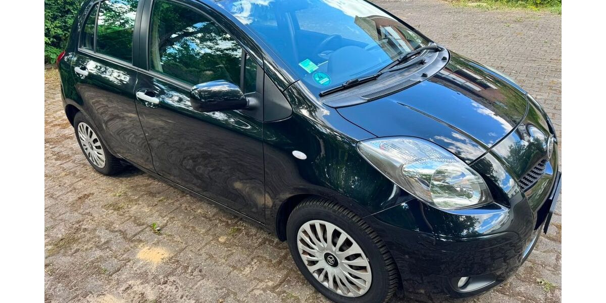 Toyota Yaris 65.300 km 5.500 &euro; Berlin 10713