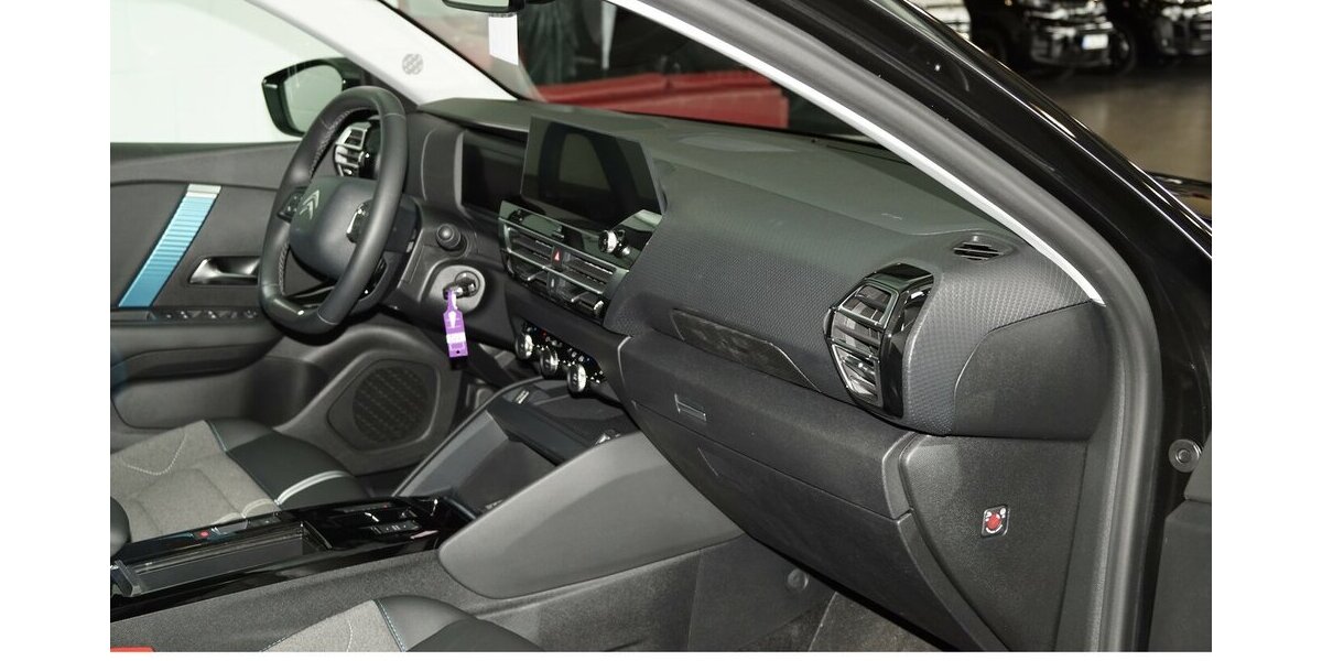 Citroen e-C4 e- 136 Shine 50 KWh LED CARPLAY 43.800 km 17.320 &euro; Lich 35423