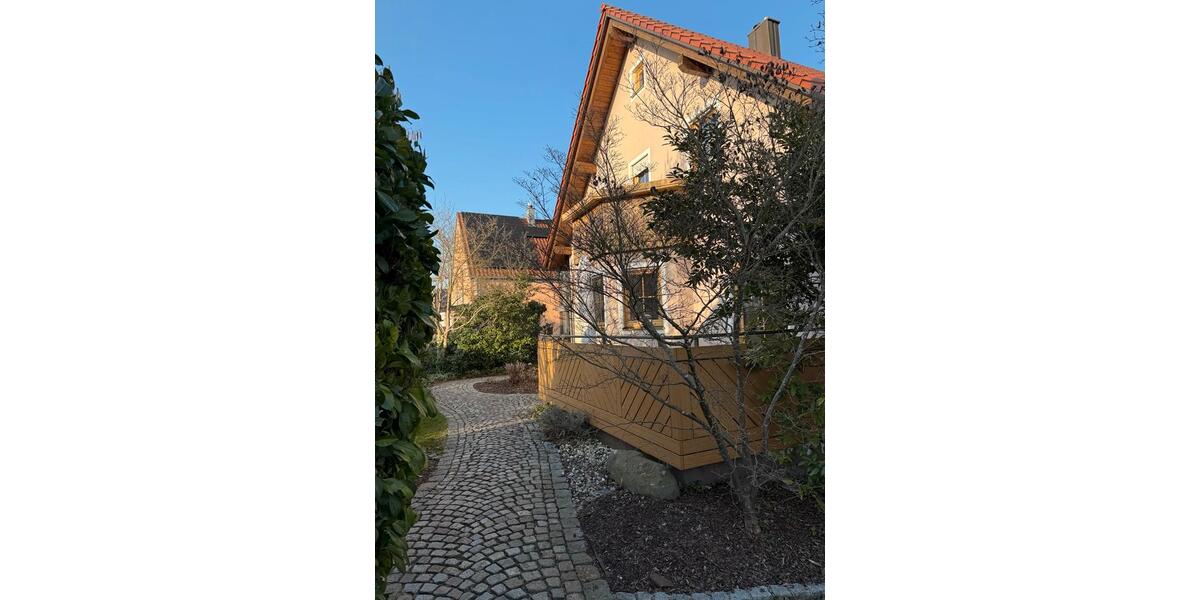 Einfamilienhaus Regensburg Brandlberg - 7 Zimmer, 200 m&sup2;, 2.400&euro; | Angebot:25442062