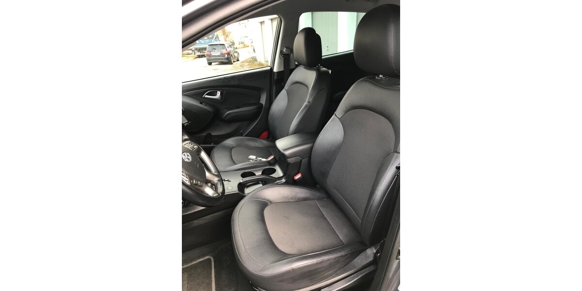Hyundai IX35 128.000 km 11.900 € Stuttgart 70173