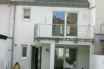 Haus Krefeld - 4 Zimmer, 120 m&sup2;, 1.200&euro; | Angebot:27545517