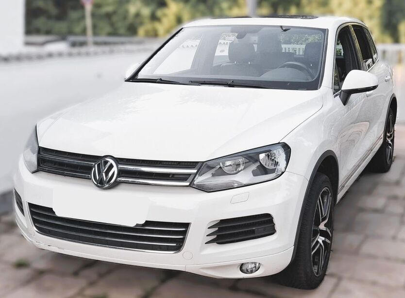 VW Touareg 308.221 km 9.500 € München 81245