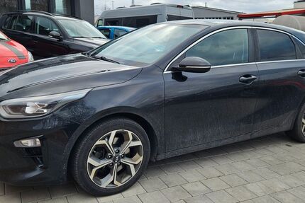 Kia ceed / Ceed 145.500 km 13.990 &euro; Freiburg 79108