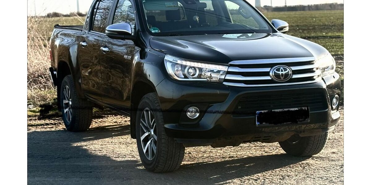 Toyota Hilux 145.000 km 27.499 &euro; Nebra 06642