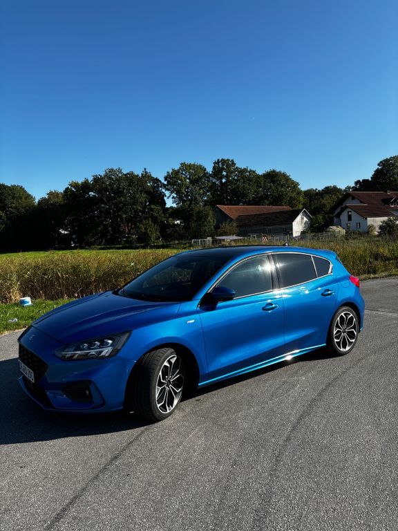 Ford Focus 87.937 km 18.900 € Rain 94369