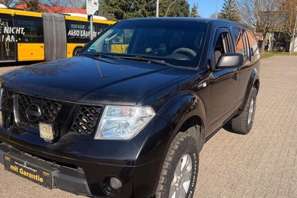 Nissan Pathfinder 200.000 km 7.800 &euro; Berlin 13158