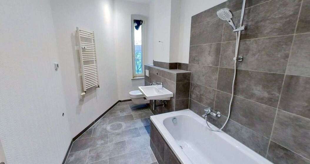 Wohnung zum Kaufen in Bitterfeld-Wolfen 140.000 € 88 m² 3 zimmer