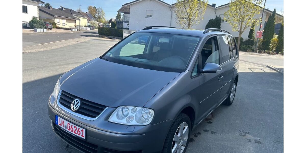 VW Touran 242.000 km 2.700 &euro; Elz 65604