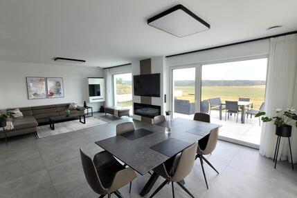 NEUBAU 2021 - Traumhaus mit gehobenem Interieur in Weisendorf