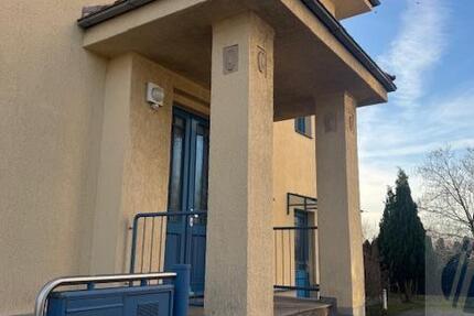 EINE WOHNUNG zum VERLIEBEN! Große 4-R-Whg im EG mit GartenStellplatz in Zentrumsnähe u. dennoch im Grünen zu vermieten 4 zimmer