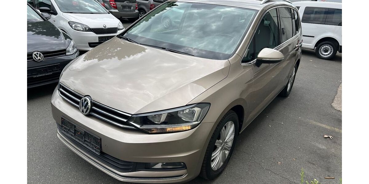 VW Touran 143.000 km 14.990 &euro; Nürnberg 90439