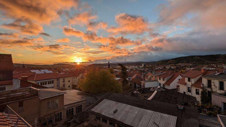 Zentrale 3-Zimmer-DG-Wohnung mit tollem Ausblick über Ilmenau