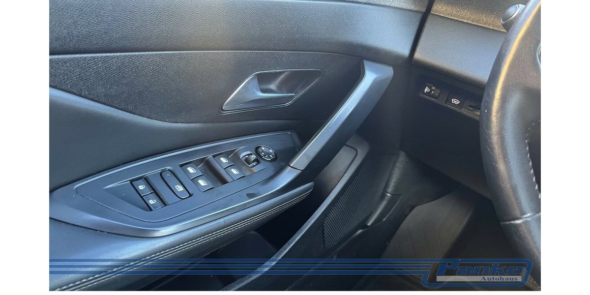 Peugeot 308 Allure EAT8*NAV*Carplay*LED*360°*Cockpit* 150.000 km 17.990 &euro; Berlin 13187