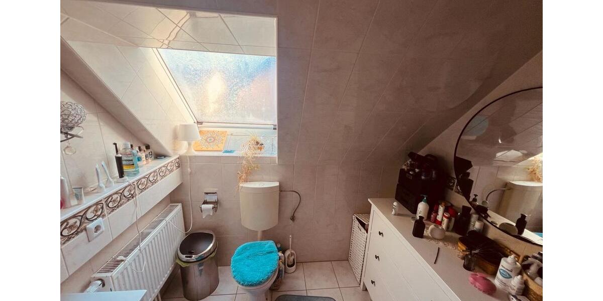 Möblierte Doppelhaushälfte mit Kamin, Garten, Vollkeller, Garage 4 zimmer