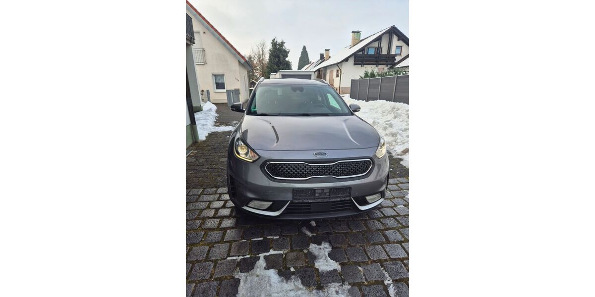 Kia Niro 97.500 km 14.200 &euro; Waldbüttelbrunn 97297