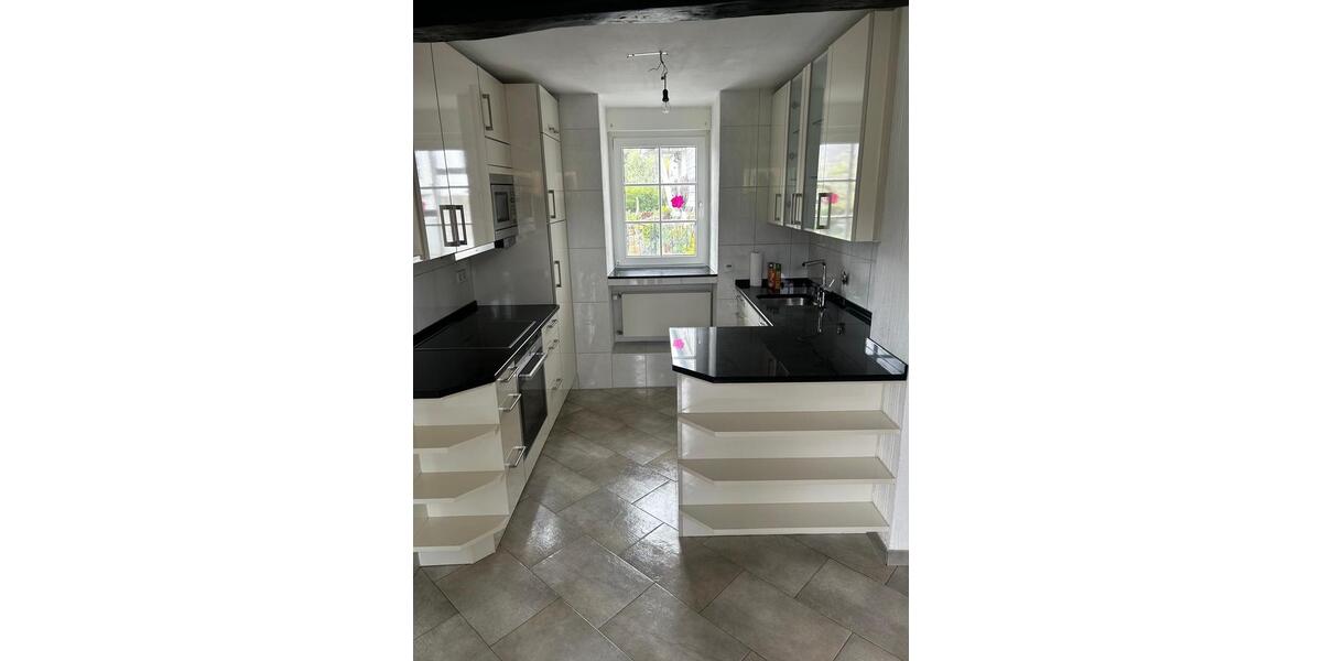 Einfamilienhaus Reichshof - 1 Zimmer, 95 m&sup2;, 1.350&euro; | Angebot:26224839