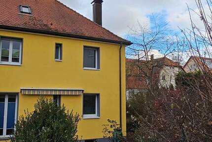 Ruheoase und doch mittendrin: Reihenendhaus zum sofortigen Bezug 6 zimmer